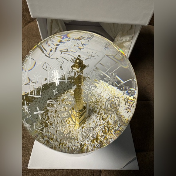 Chanel Jollaire 2025 Holiday Snow Globe - Picture 5 of 7